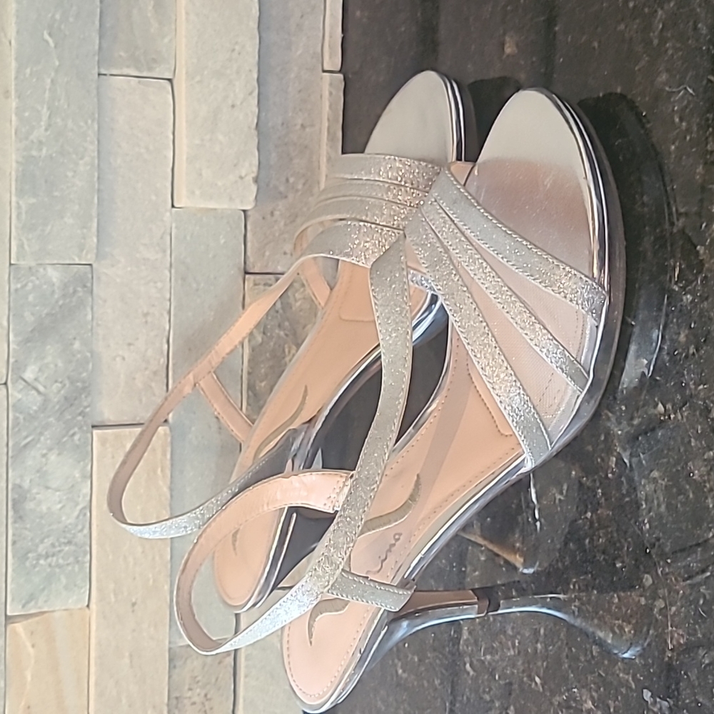 Nina, Size 8, Glitter sandal with kitten heel